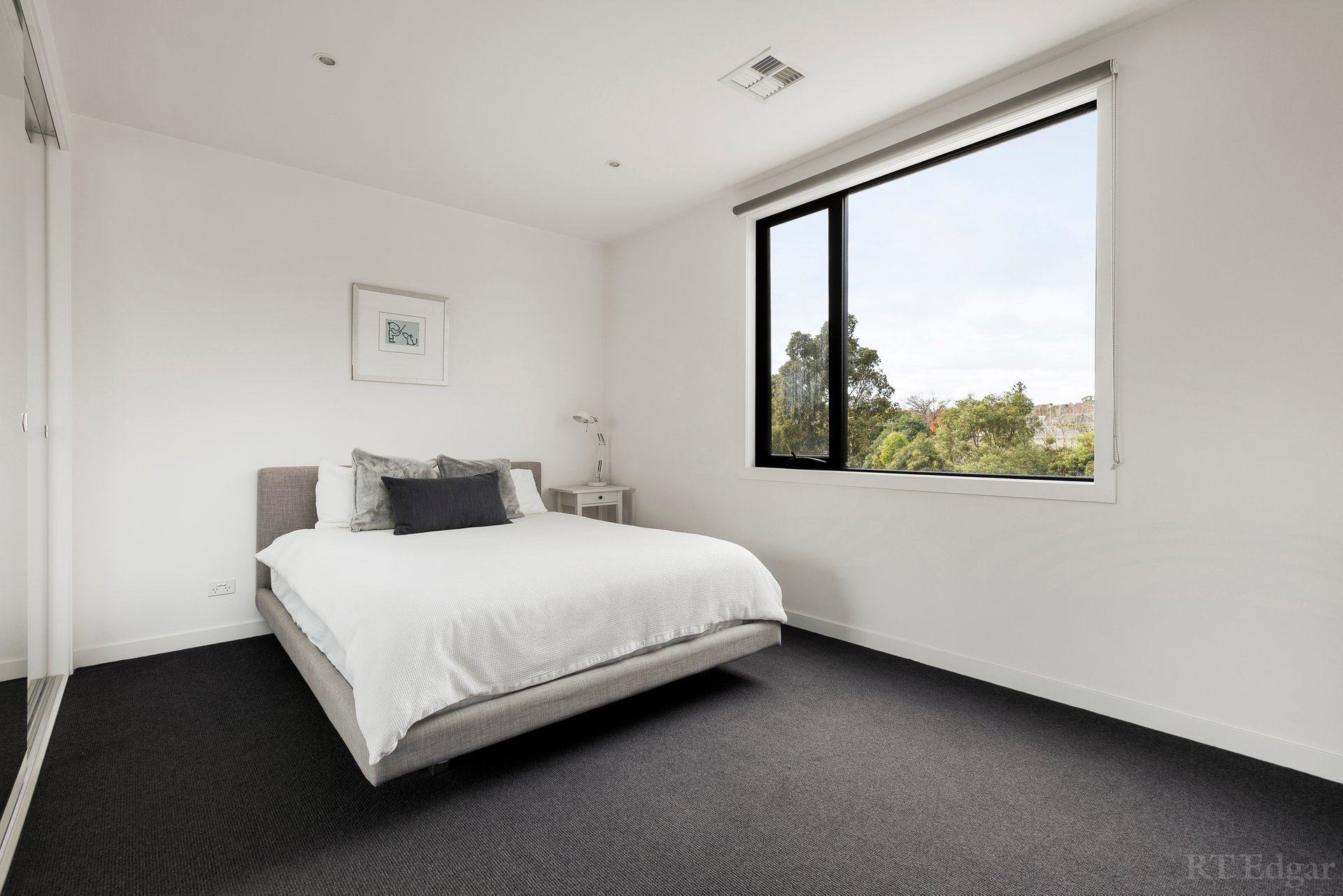 Property Gallery Thumbnail 8