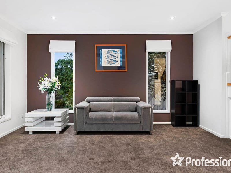 33 Freshfield Avenue, Mooroolbark image 2