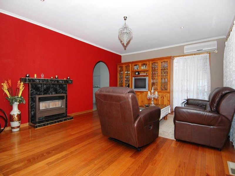 33 Georgia Grove, Corio image 2