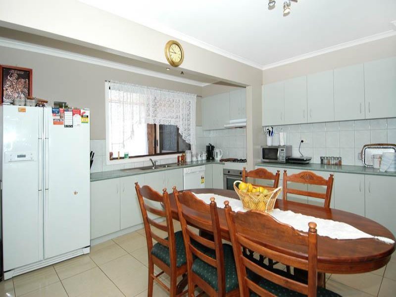 33 Georgia Grove, Corio image 4