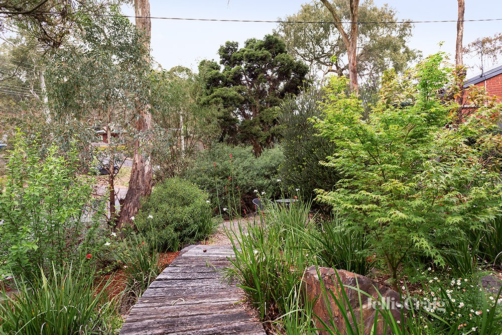 33 Glenister Drive, Eltham image 13