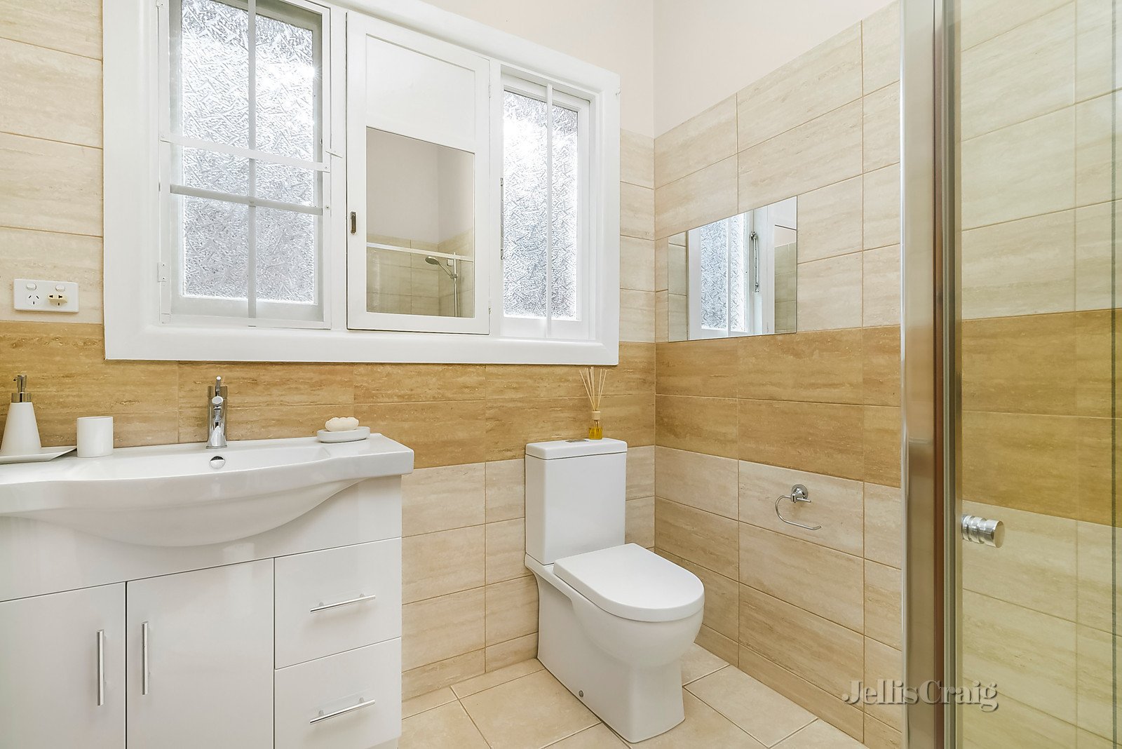 33 Graham Street, Pascoe Vale South image 9