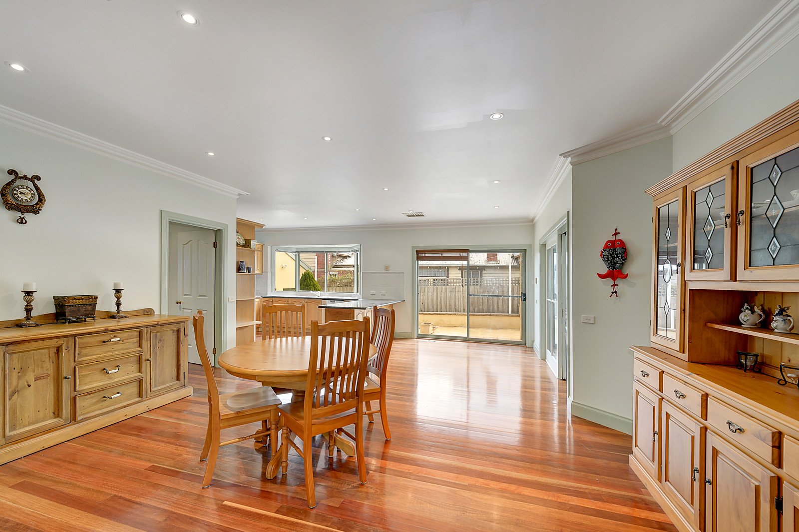 33 Graham Street, Surrey Hills image 3