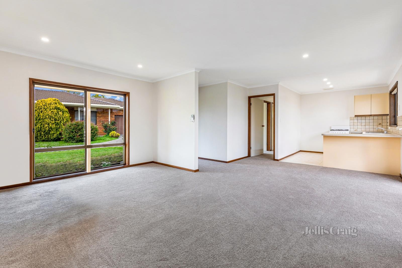3/3 Hall Court, Kyneton image 3