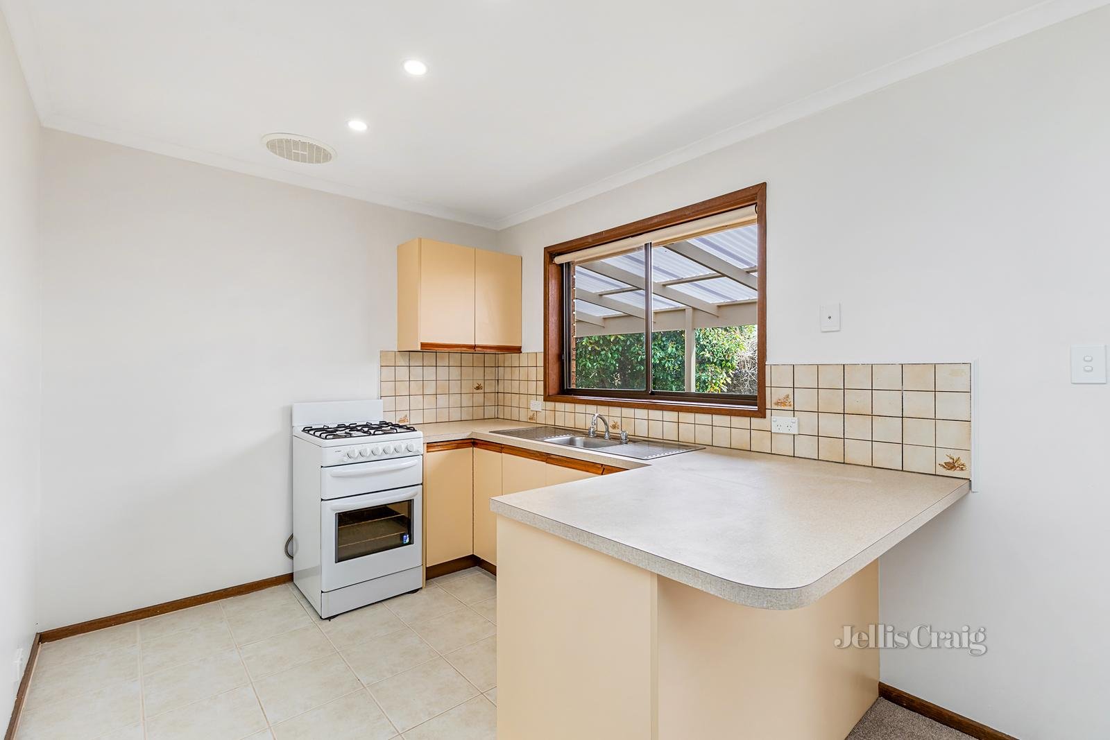 3/3 Hall Court, Kyneton image 4