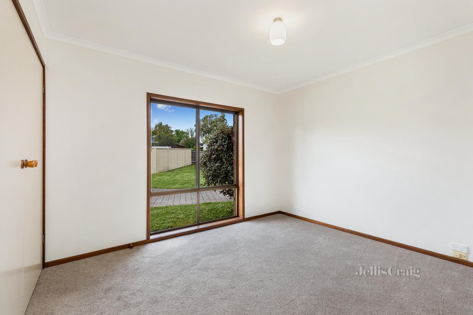 3/3 Hall Court, Kyneton image 5