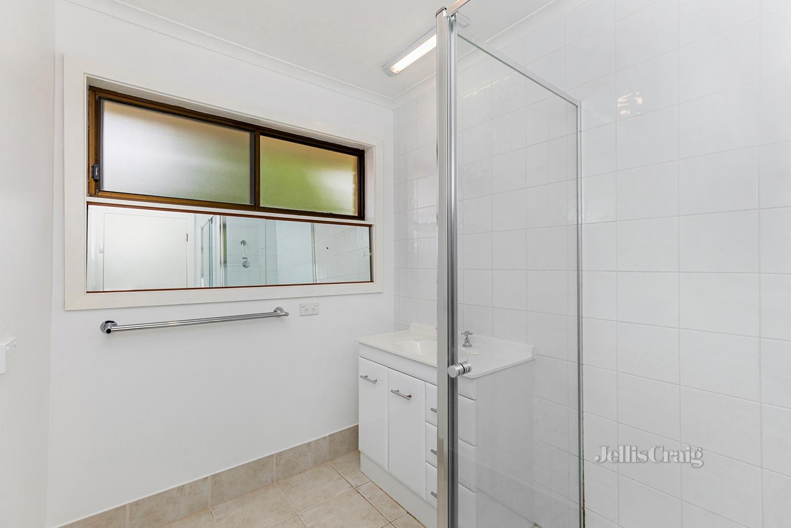 3/3 Hall Court, Kyneton image 6