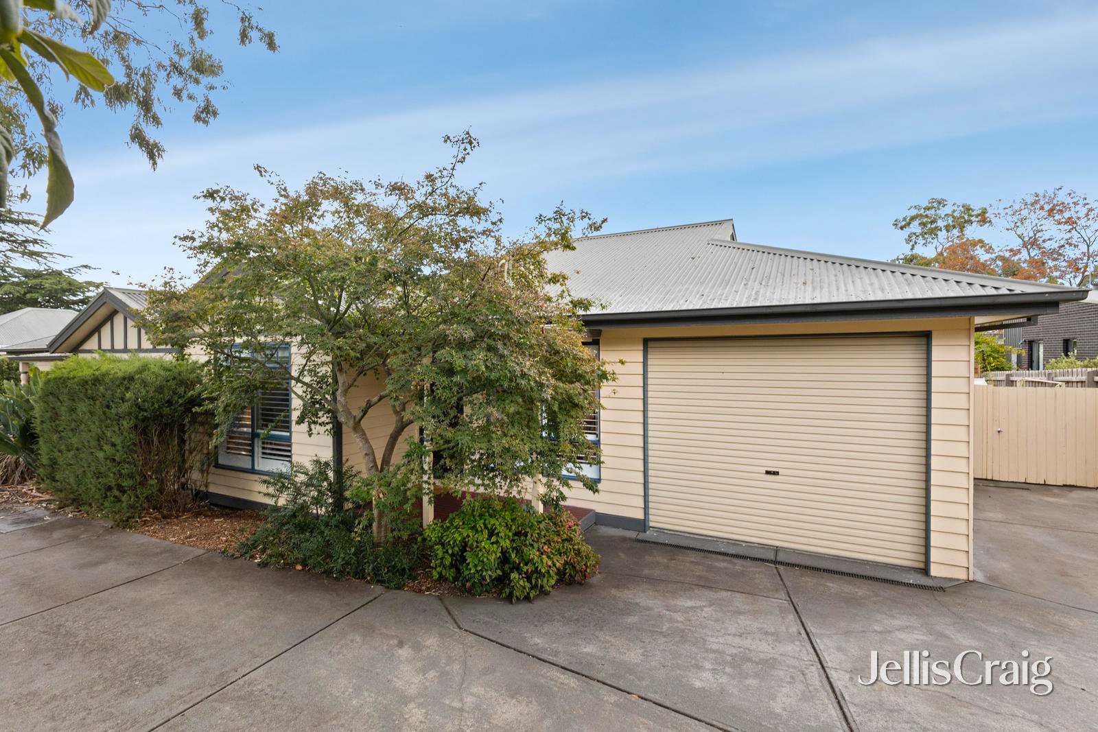 3/3 Halls Parade, Mitcham image 1