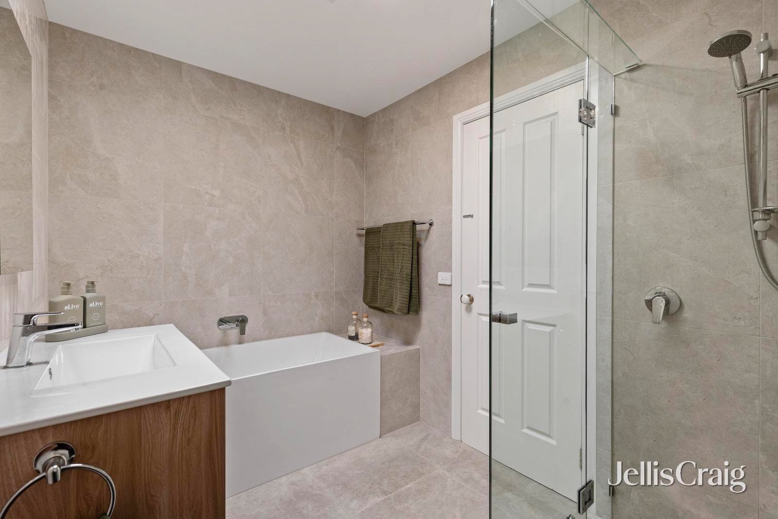 3/3 Halls Parade, Mitcham image 7