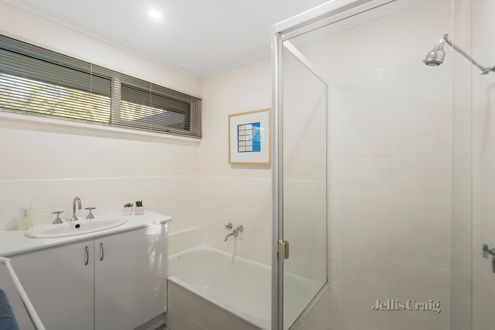 33 Harlington Avenue, Eltham image 7