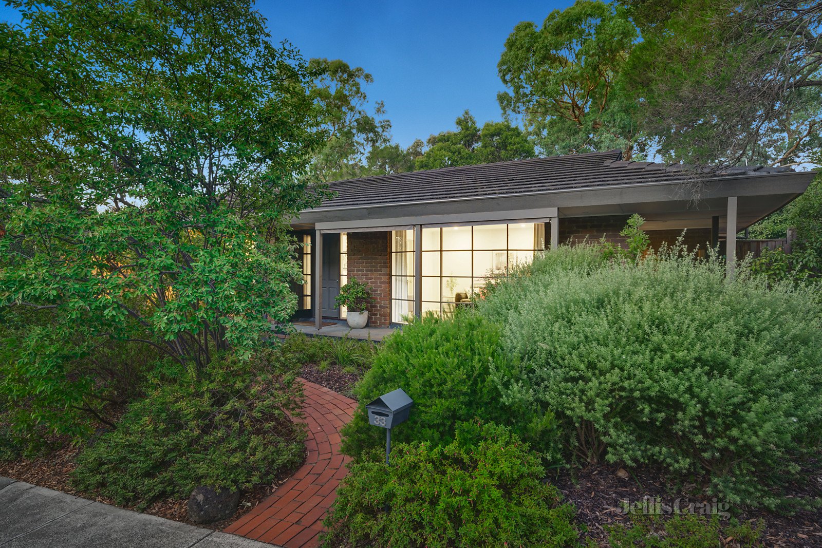 33 Harlington Avenue, Eltham image 11