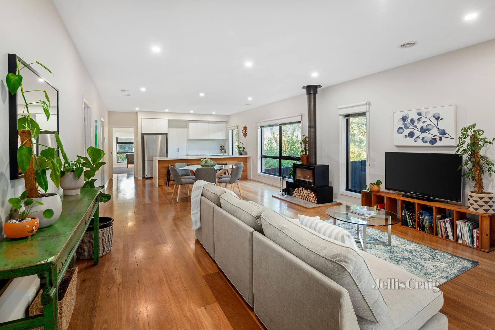 33 Heacham Road, Eltham North image 2