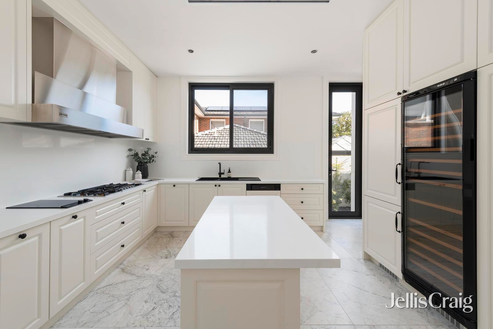 33 Hopetoun Avenue, Canterbury image 7