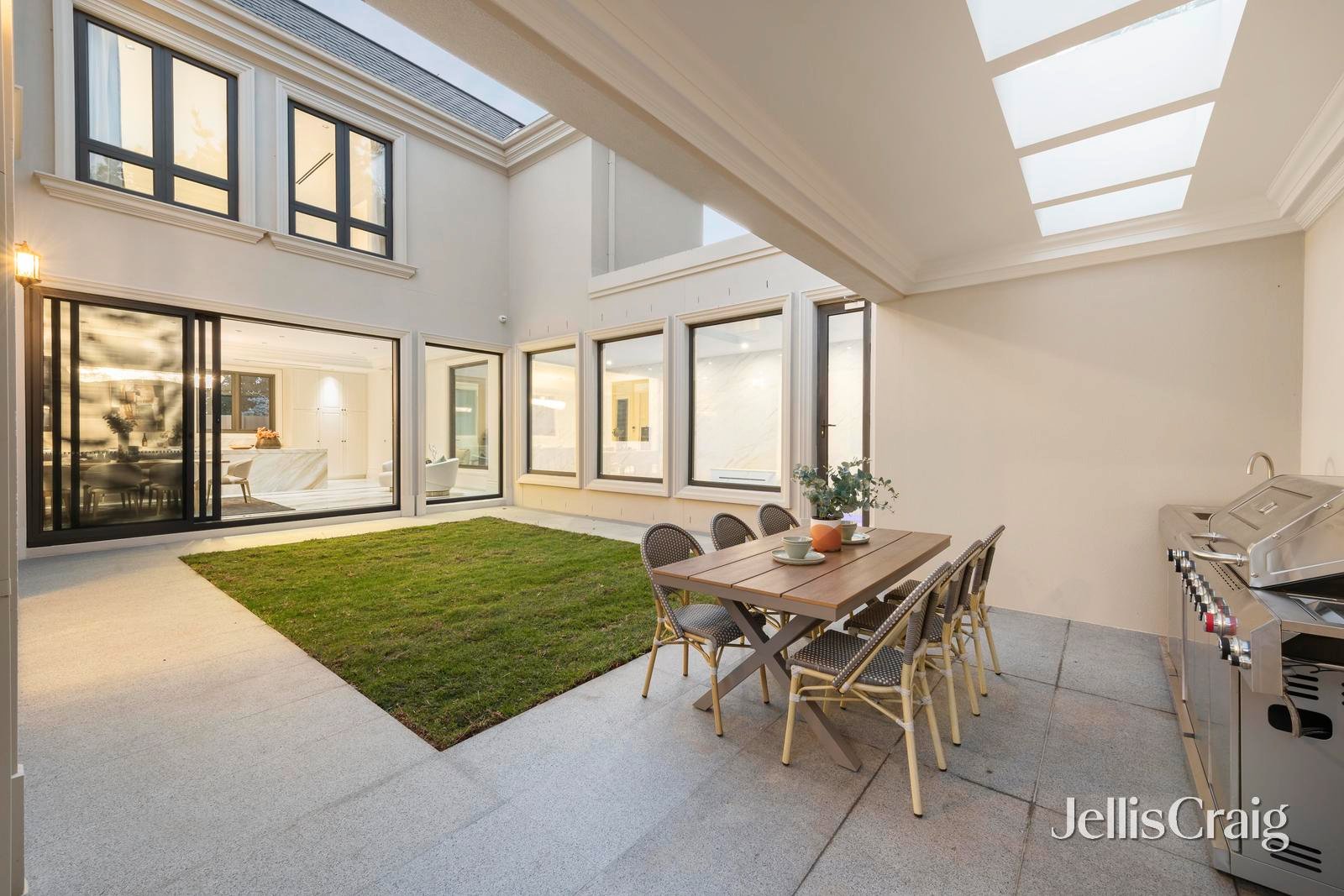 33 Hopetoun Avenue, Canterbury image 13