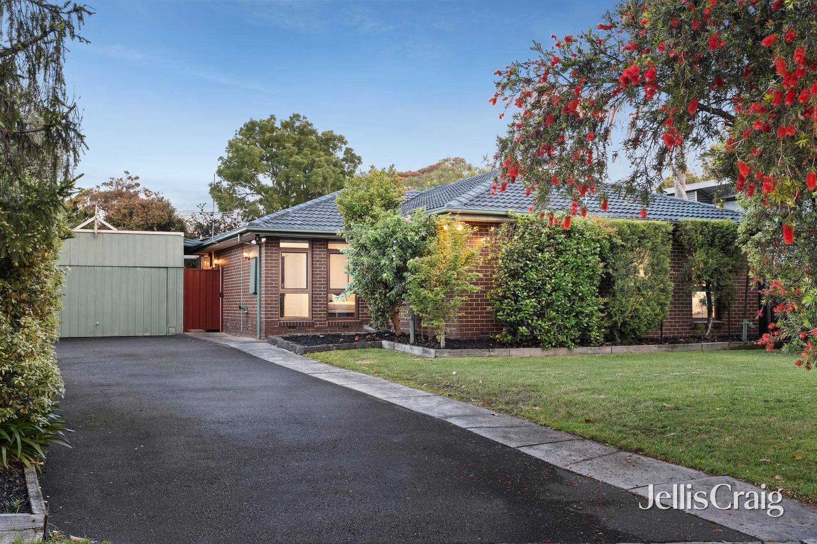 33 Huntingdon Avenue, Bayswater North image 1