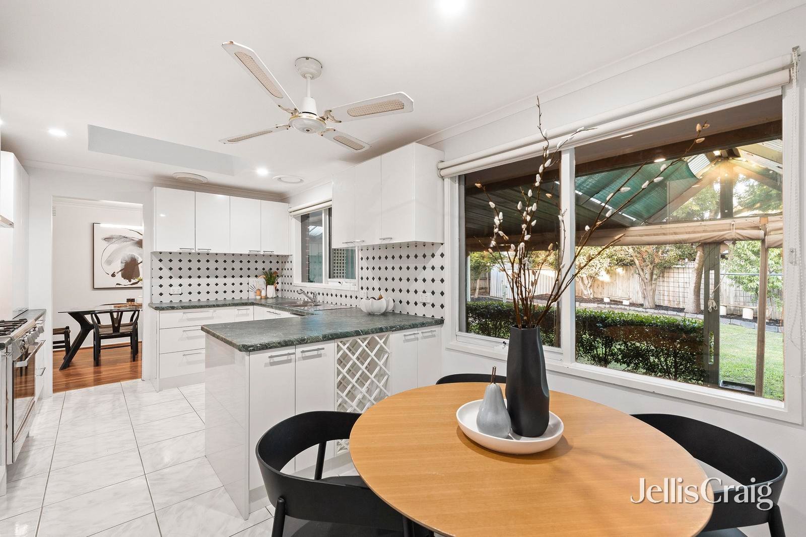 33 Huntingdon Avenue, Bayswater North image 5