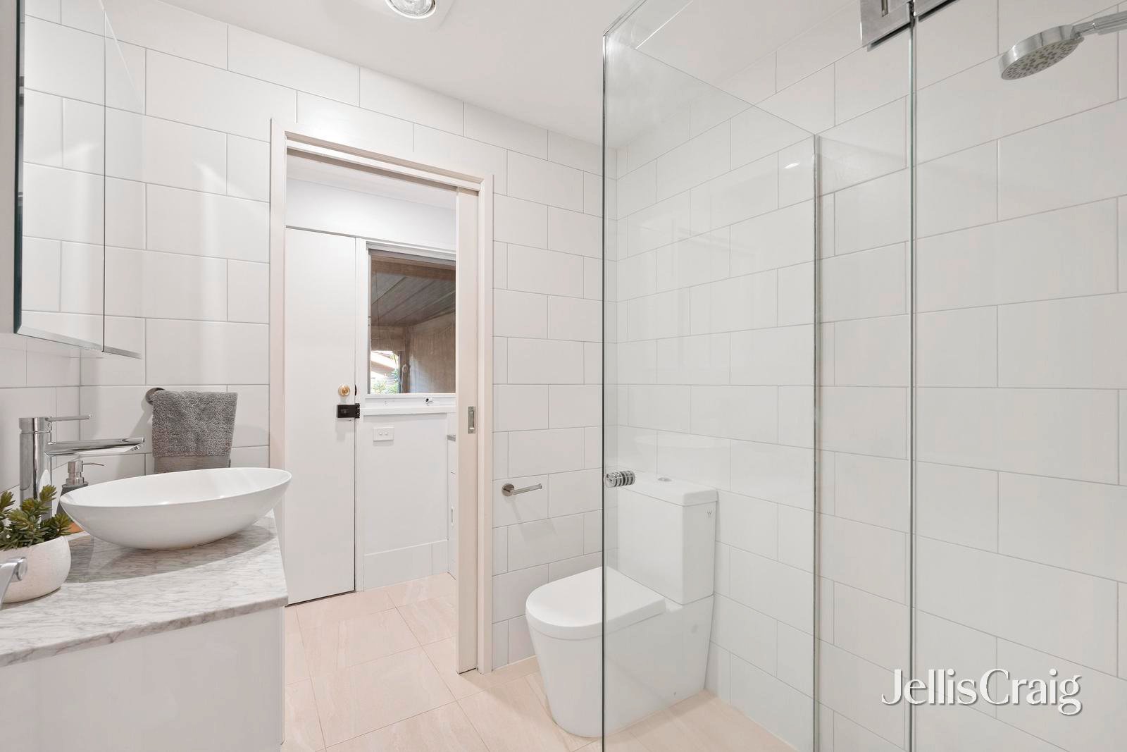 33 Huntingdon Avenue, Bayswater North image 8