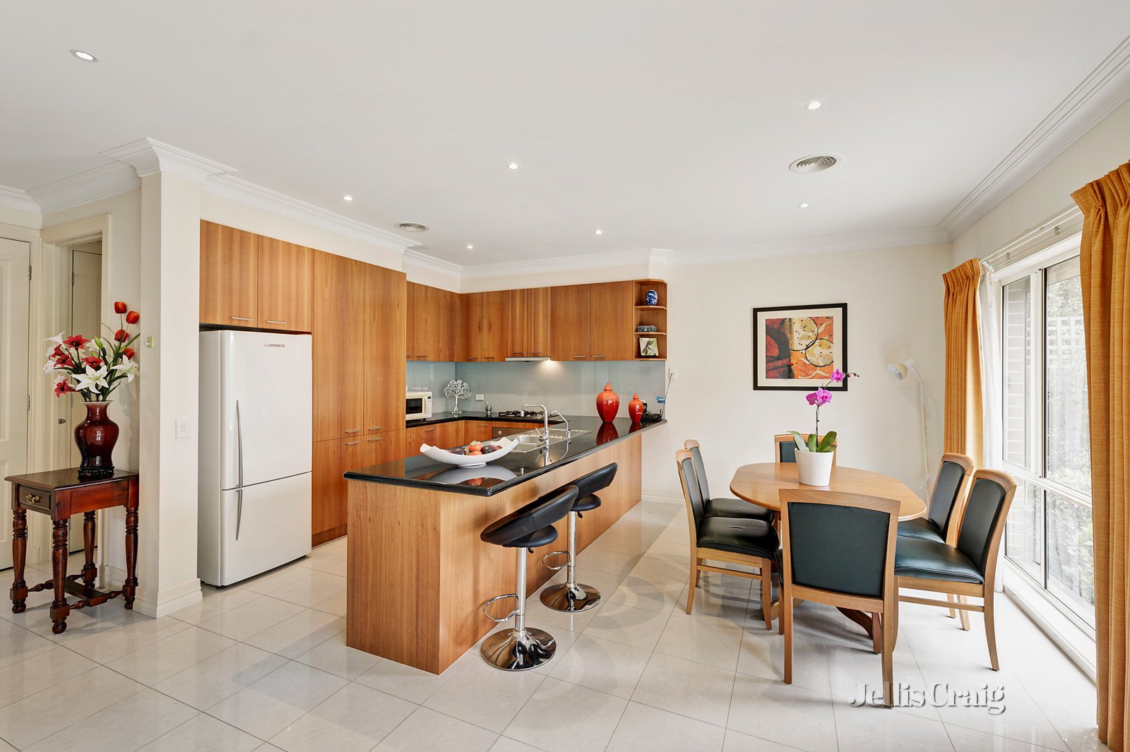 3/3 Iramoo Street, Balwyn image 3