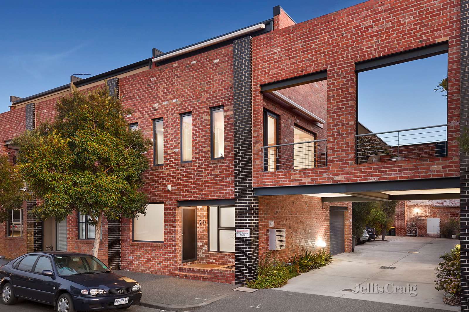 33 Ireland Street, West Melbourne image 1