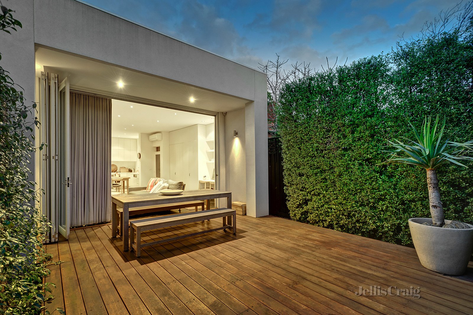 33 Irving Avenue, Prahran image 2