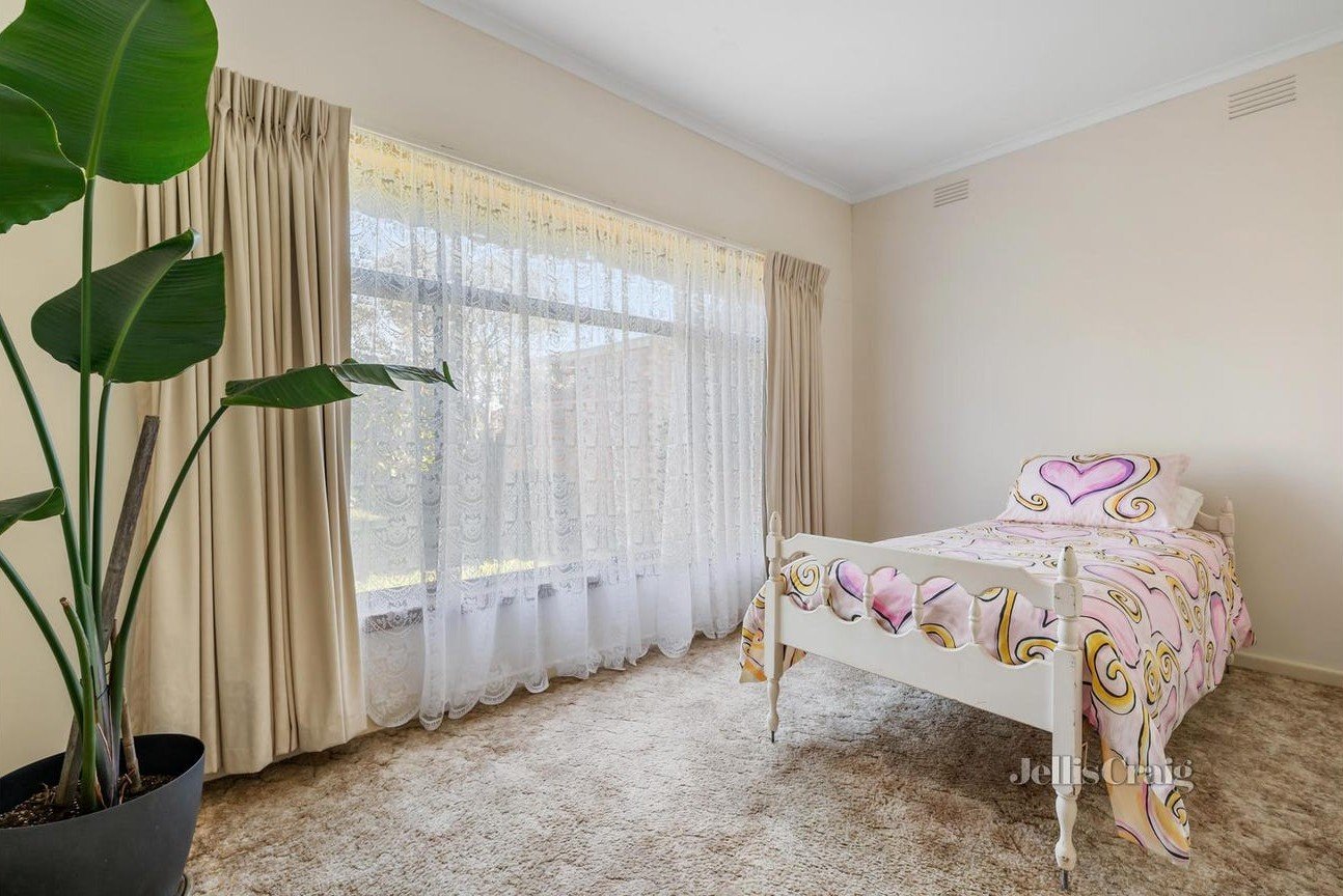 33 Kingsley Grove, Mount Waverley image 7