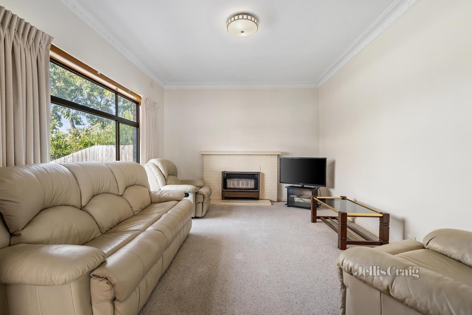 33 Kingsley Grove, Mount Waverley image 2