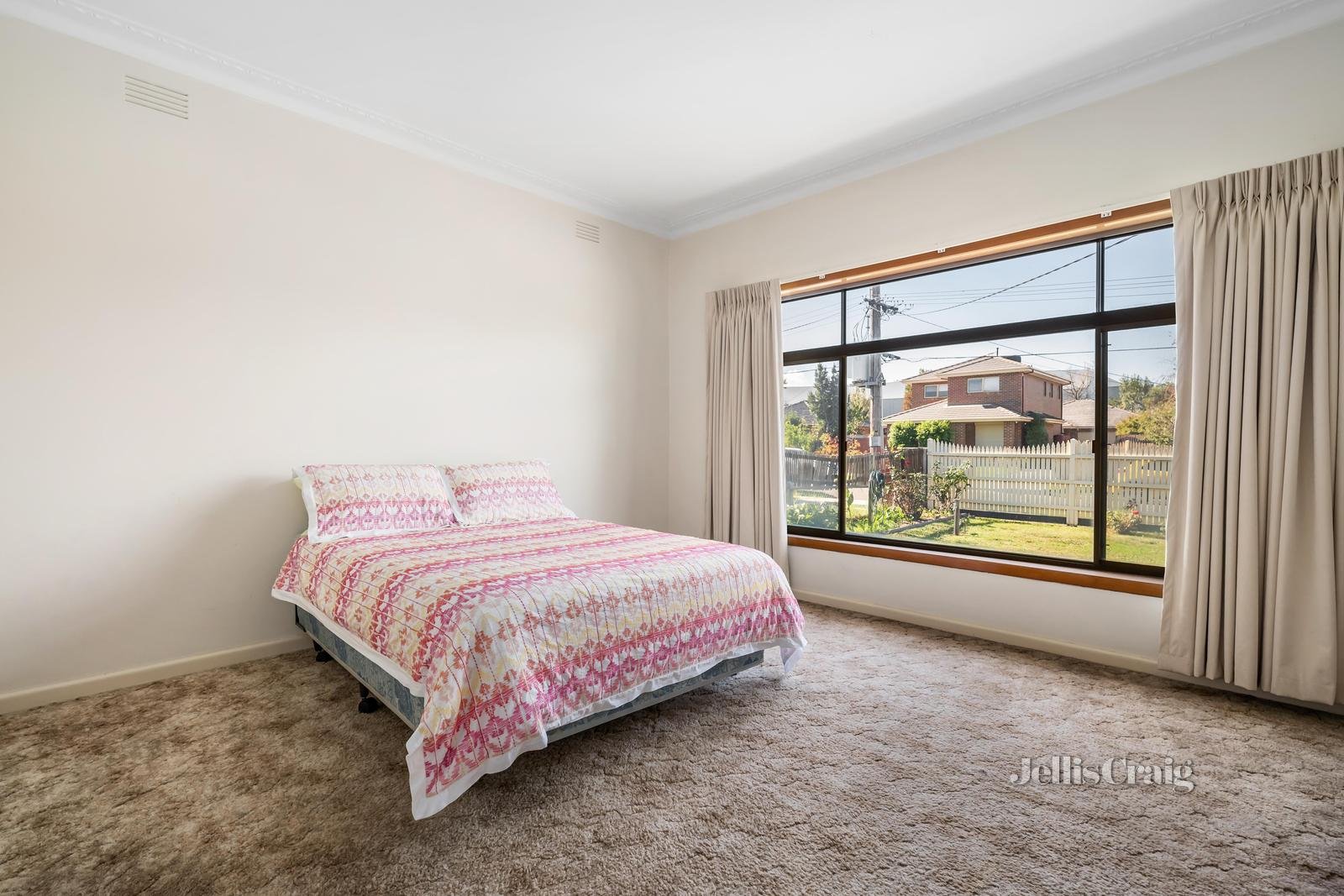 33 Kingsley Grove, Mount Waverley image 4