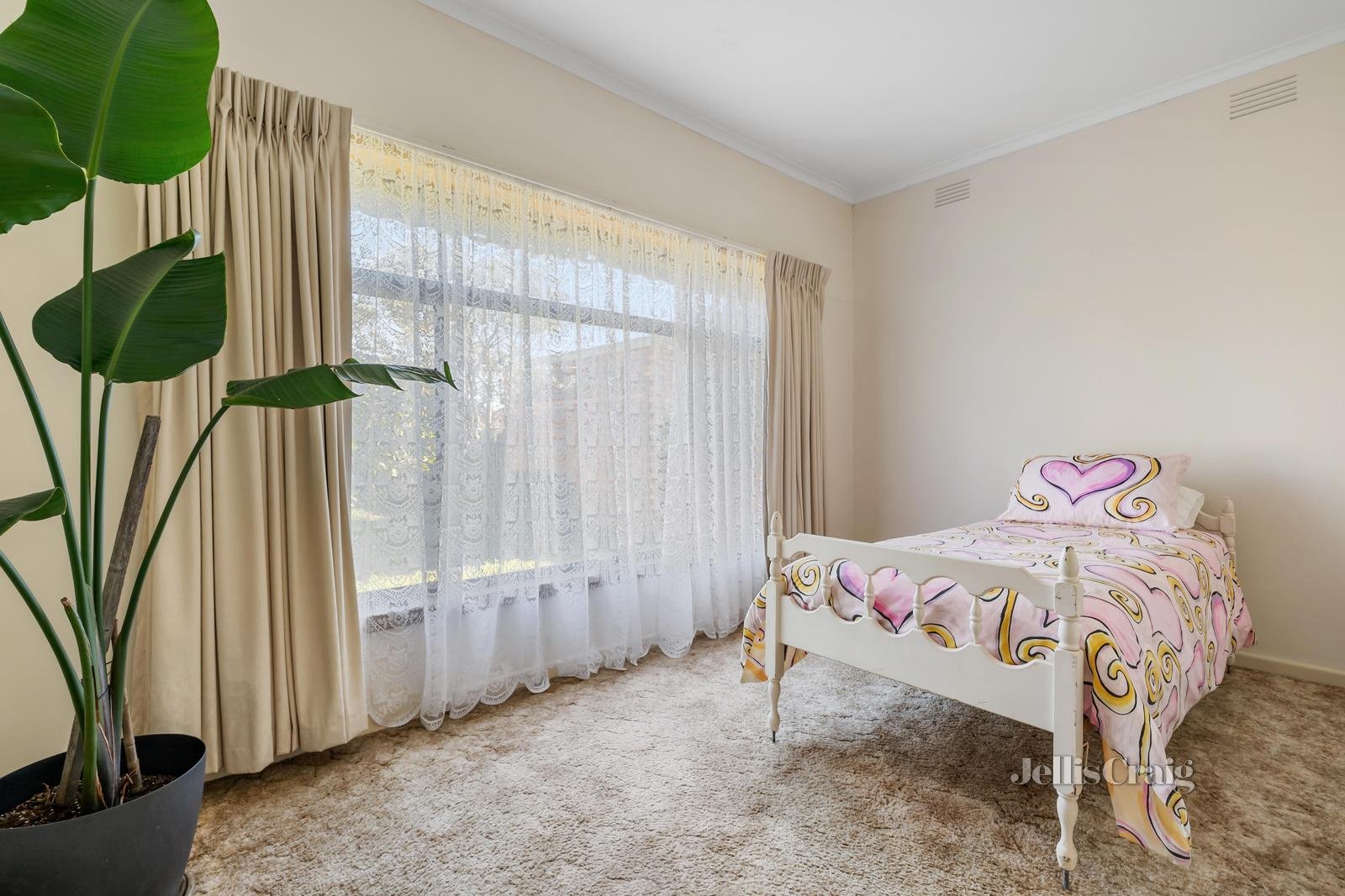 33 Kingsley Grove, Mount Waverley image 5