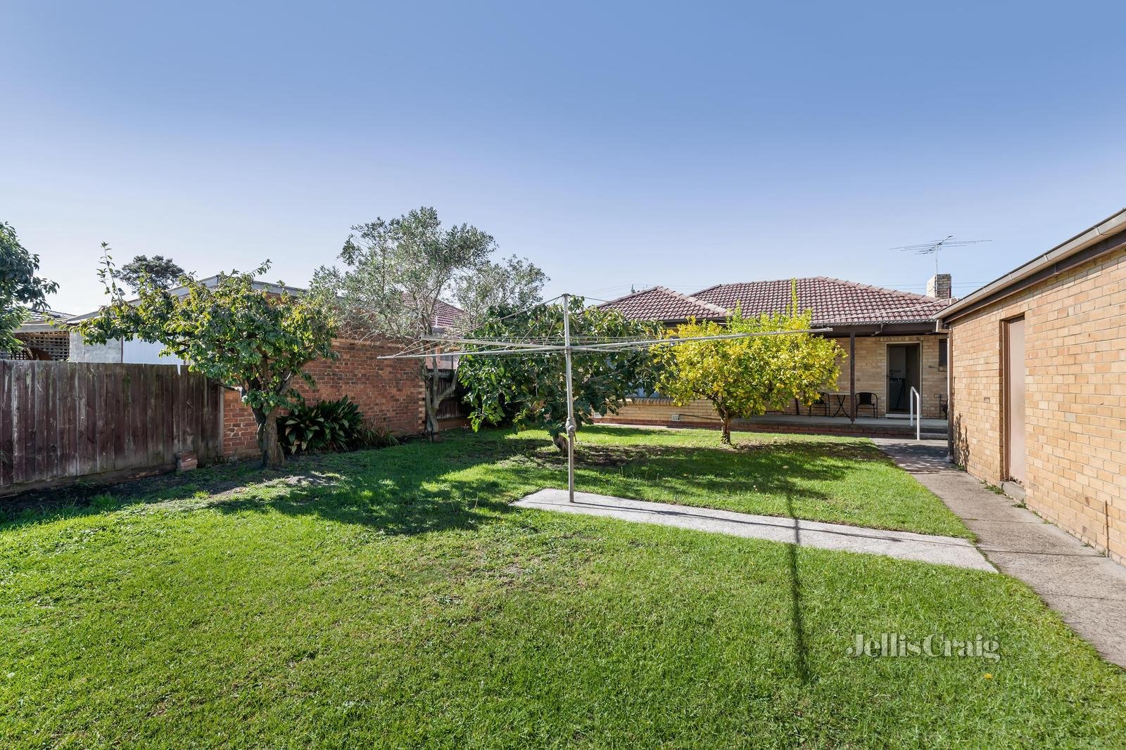33 Kingsley Grove, Mount Waverley image 8
