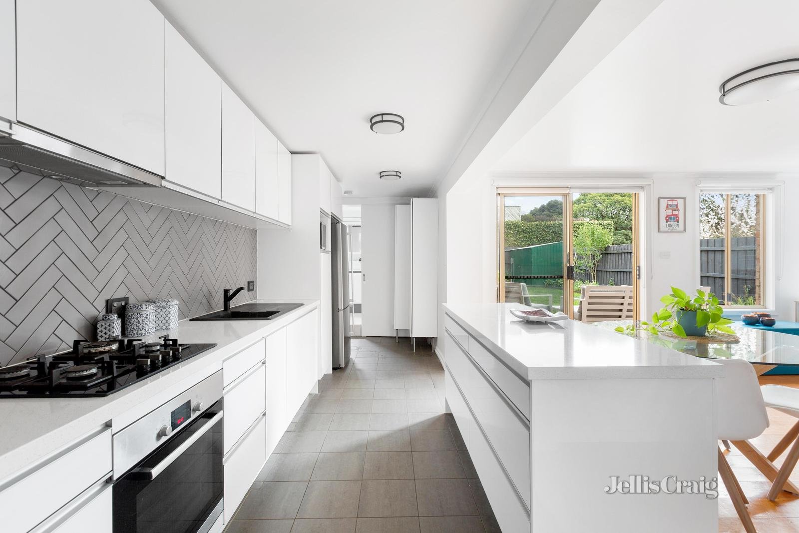 3/3 Leason Street, Kew East image 1