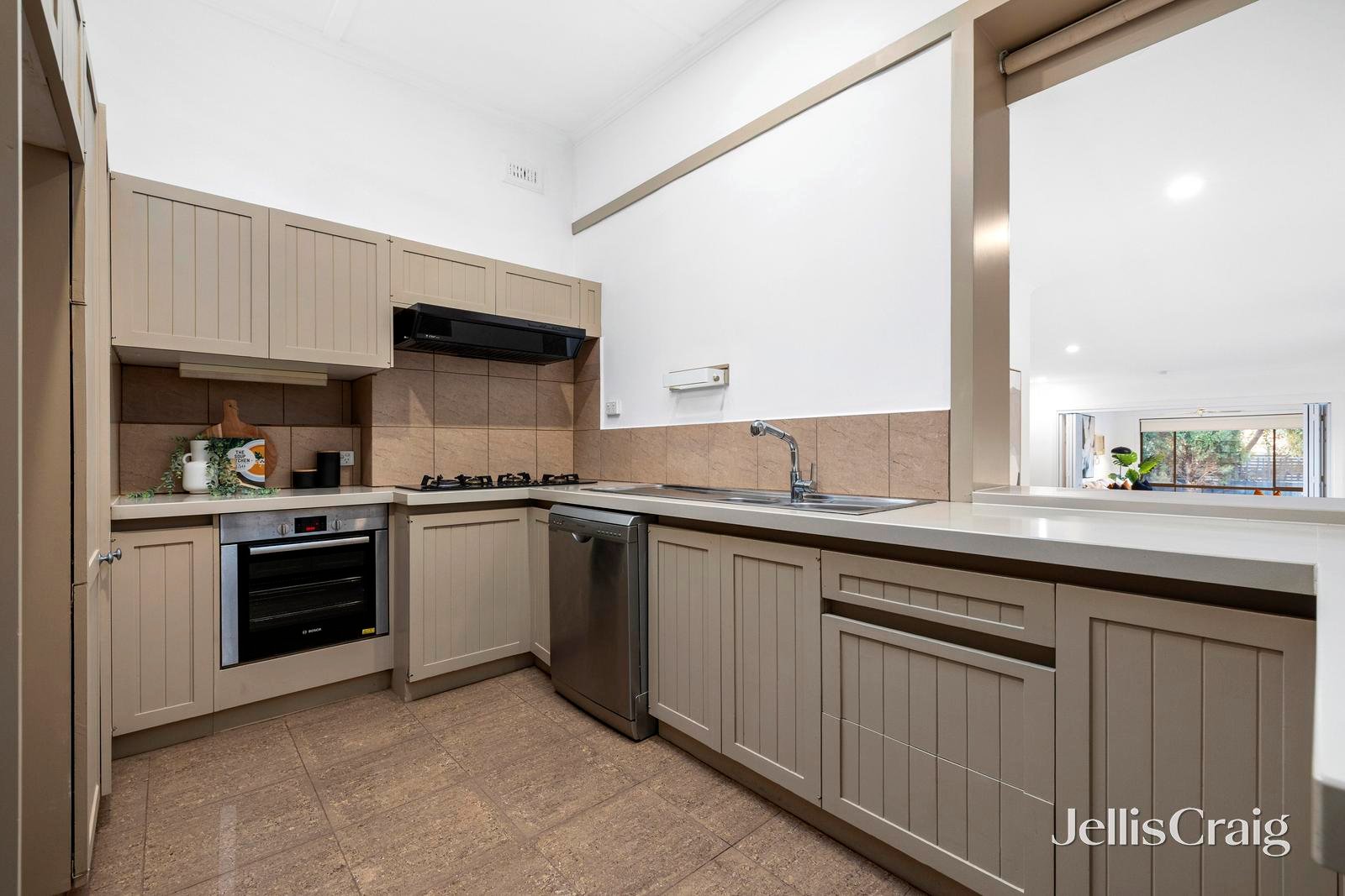 33 Lindsay Avenue, Murrumbeena image 4