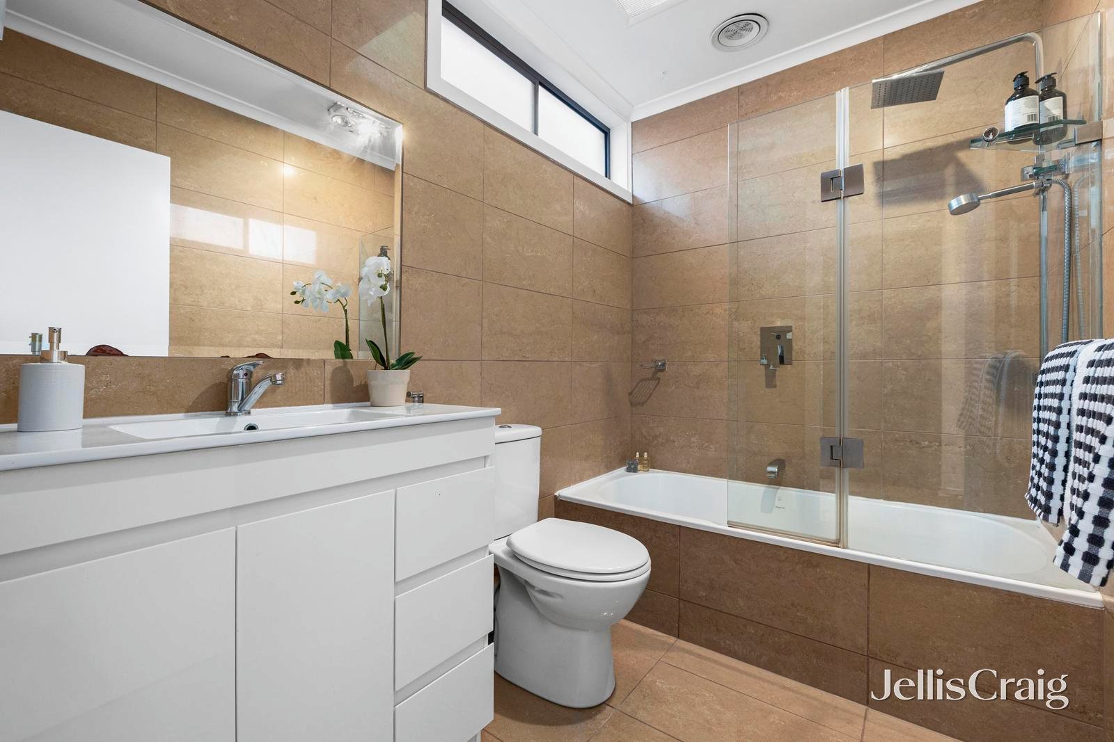 33 Lindsay Avenue, Murrumbeena image 15