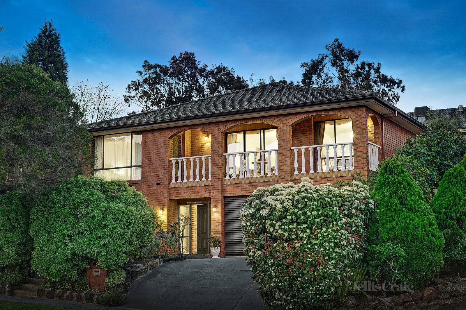 33 Marykirk Drive, Wheelers Hill image 1