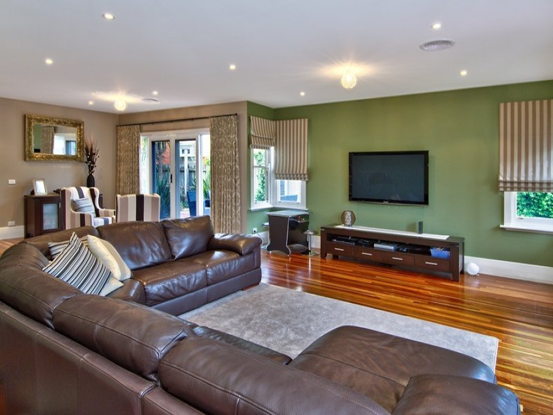 33 Meakin Street, East Geelong image 2