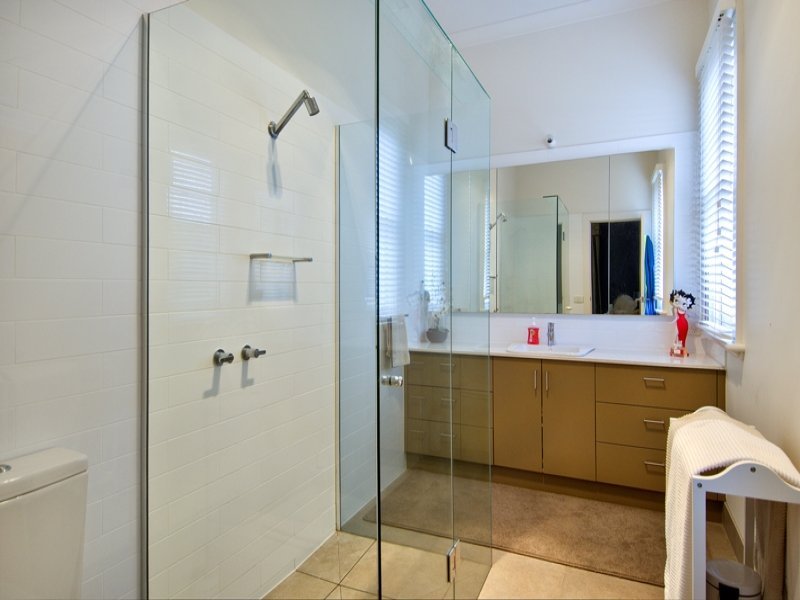 33 Meakin Street, East Geelong image 12