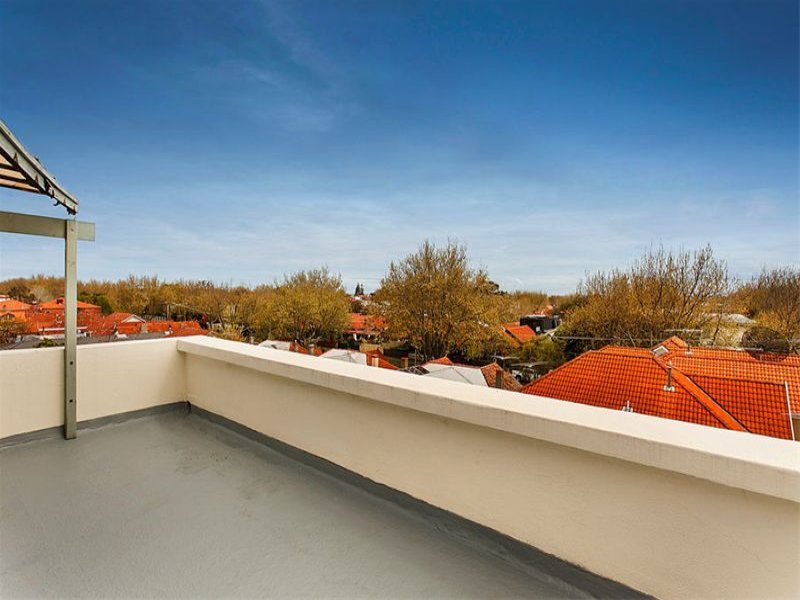 3/3 Meredith Street, Elwood image 2