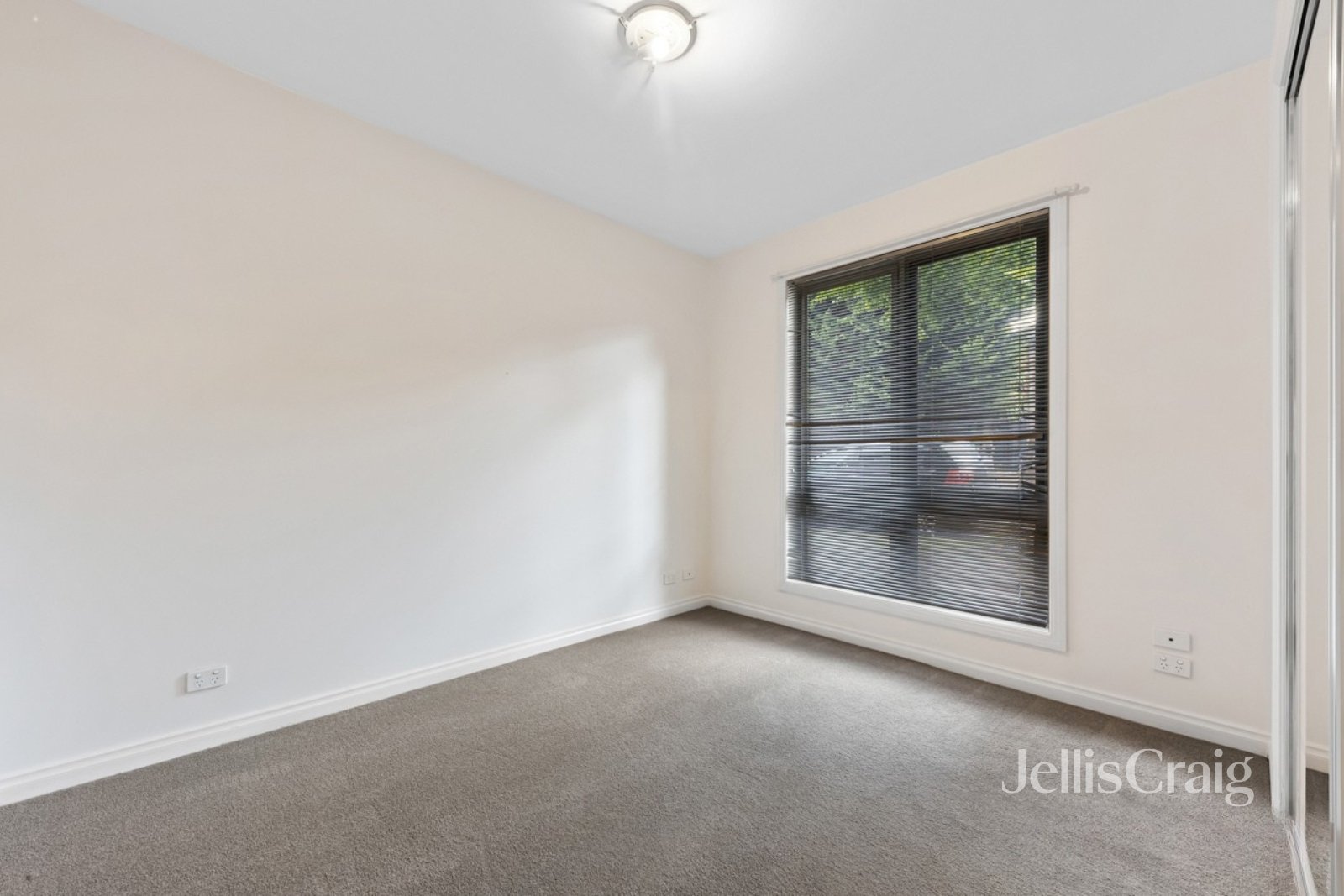 33 Merton Street, Ivanhoe image 5