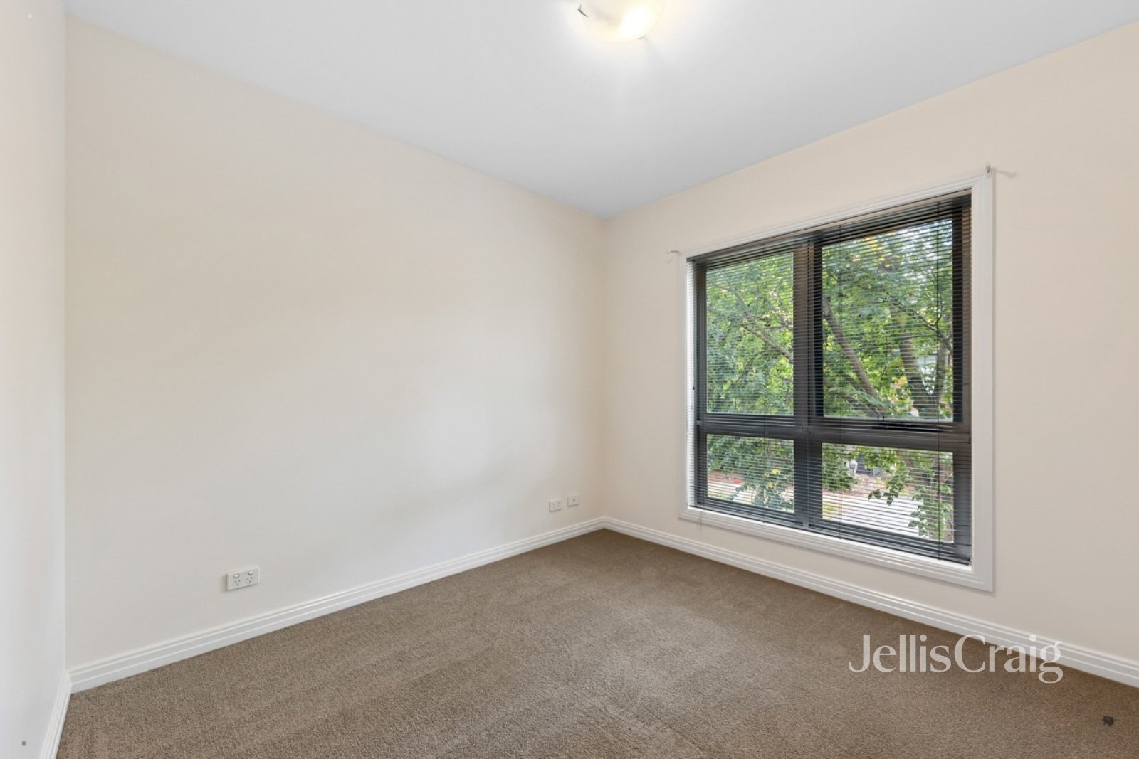 33 Merton Street, Ivanhoe image 6