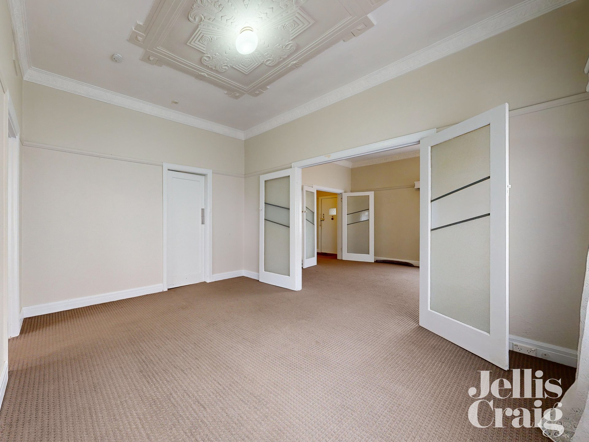 33 Nimmo Street, Essendon image 8