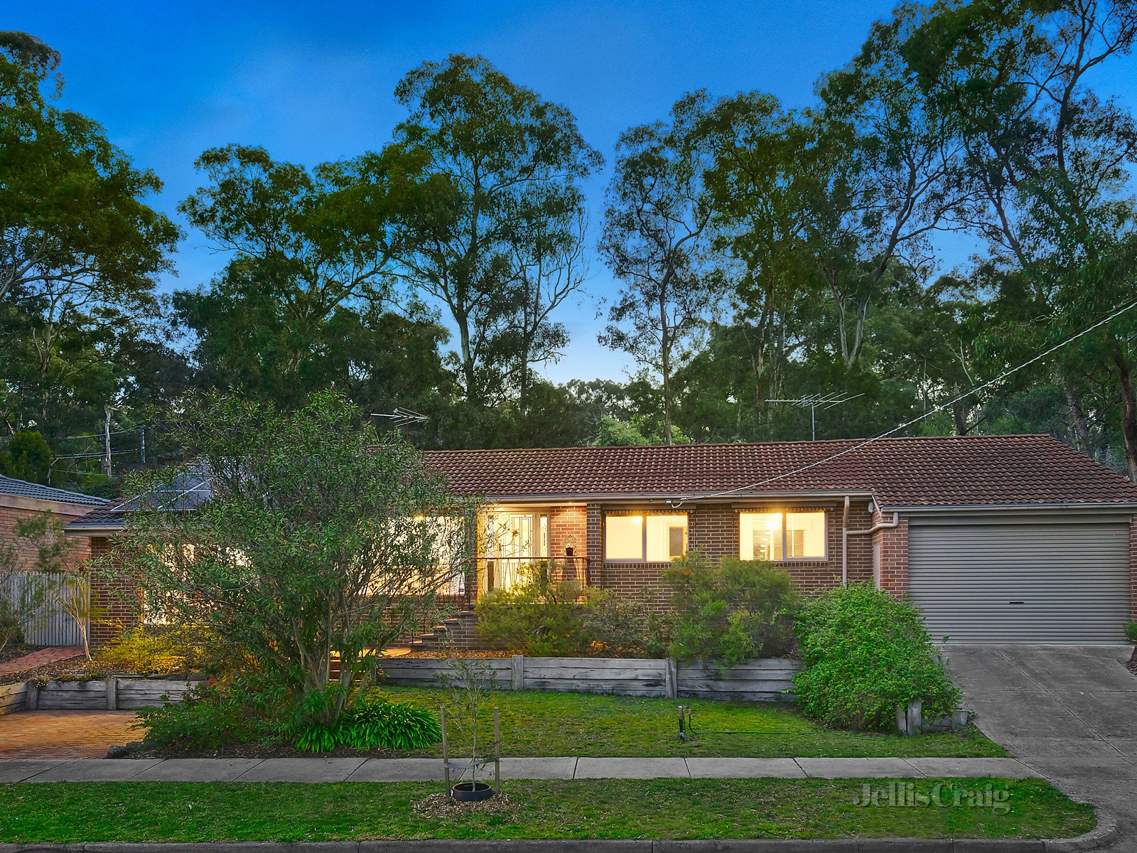 33 Nulgarrah Crescent, Greensborough image 1