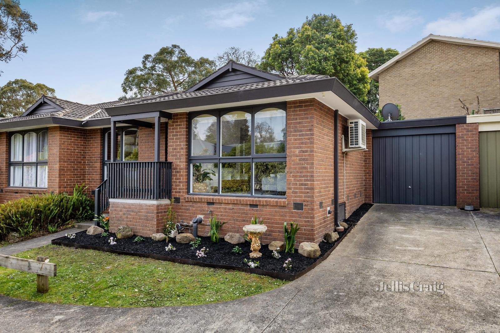 3/3 Orchard Grove, Heathmont image 1