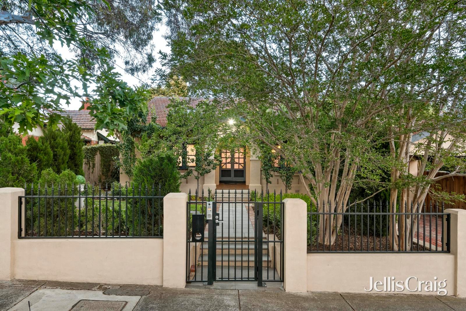 33 Pakington Street, Kew image 1