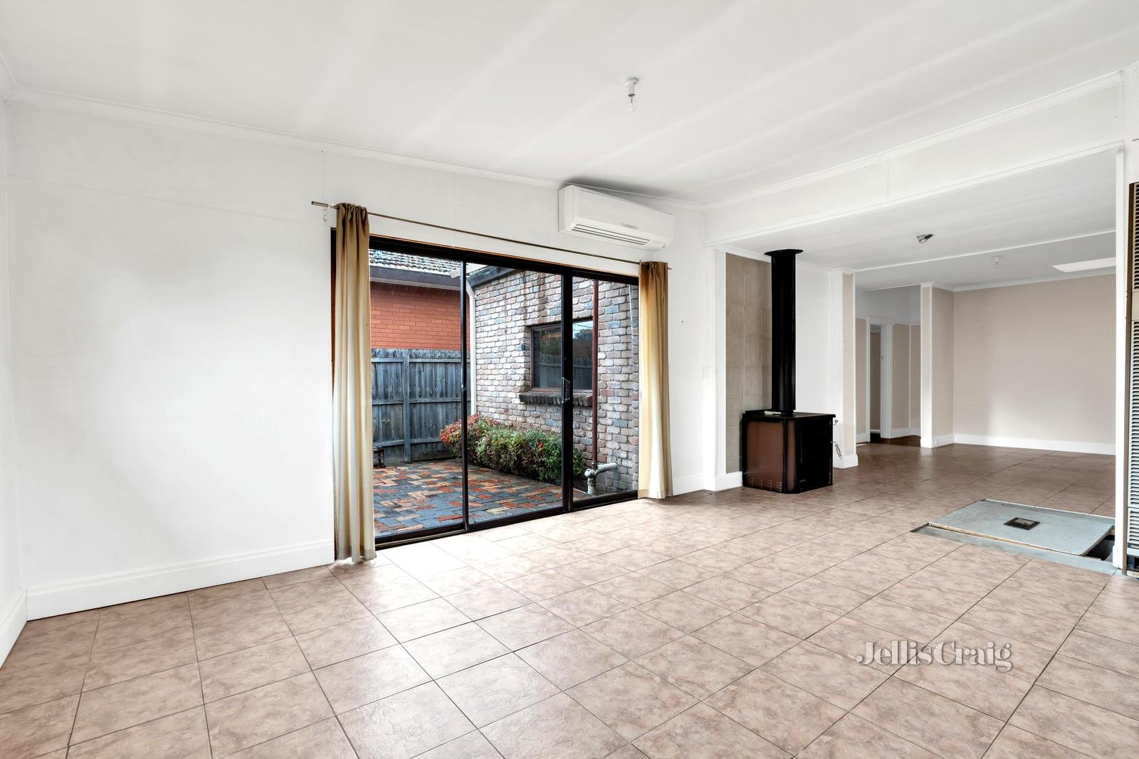 33 Parker Street, Pascoe Vale image 5