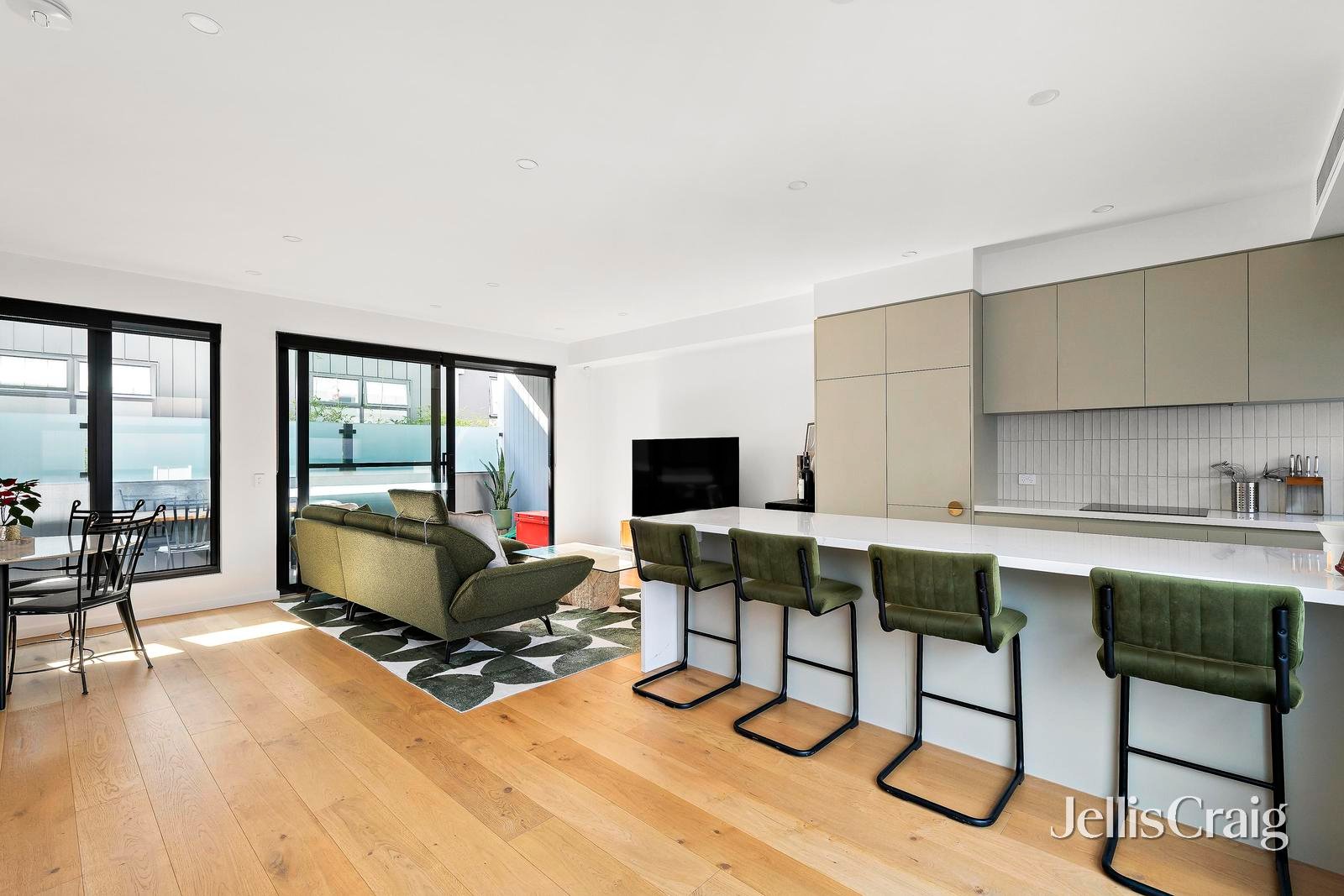 3/3 Rainsford Street, Elwood image 2