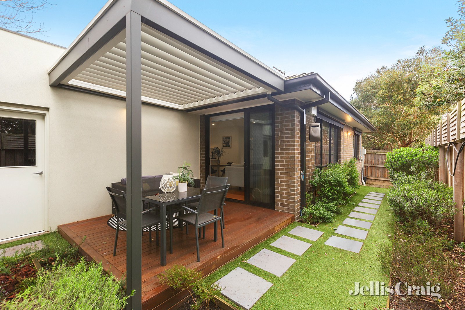 3/3 Ralph Street, Blackburn South image 4