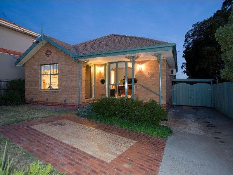 33 Roberts Street, Keilor East VIC 3033