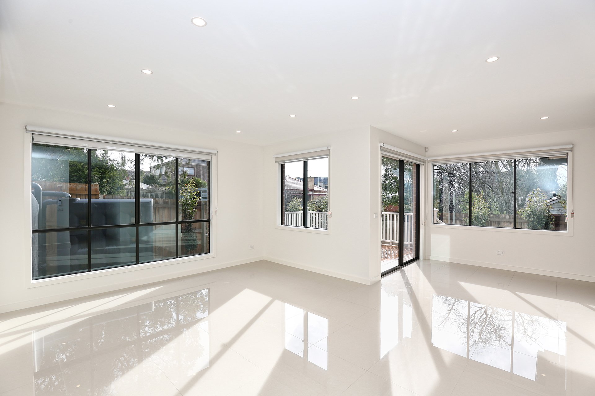 3/3 Roderick Street, Doncaster East image 2