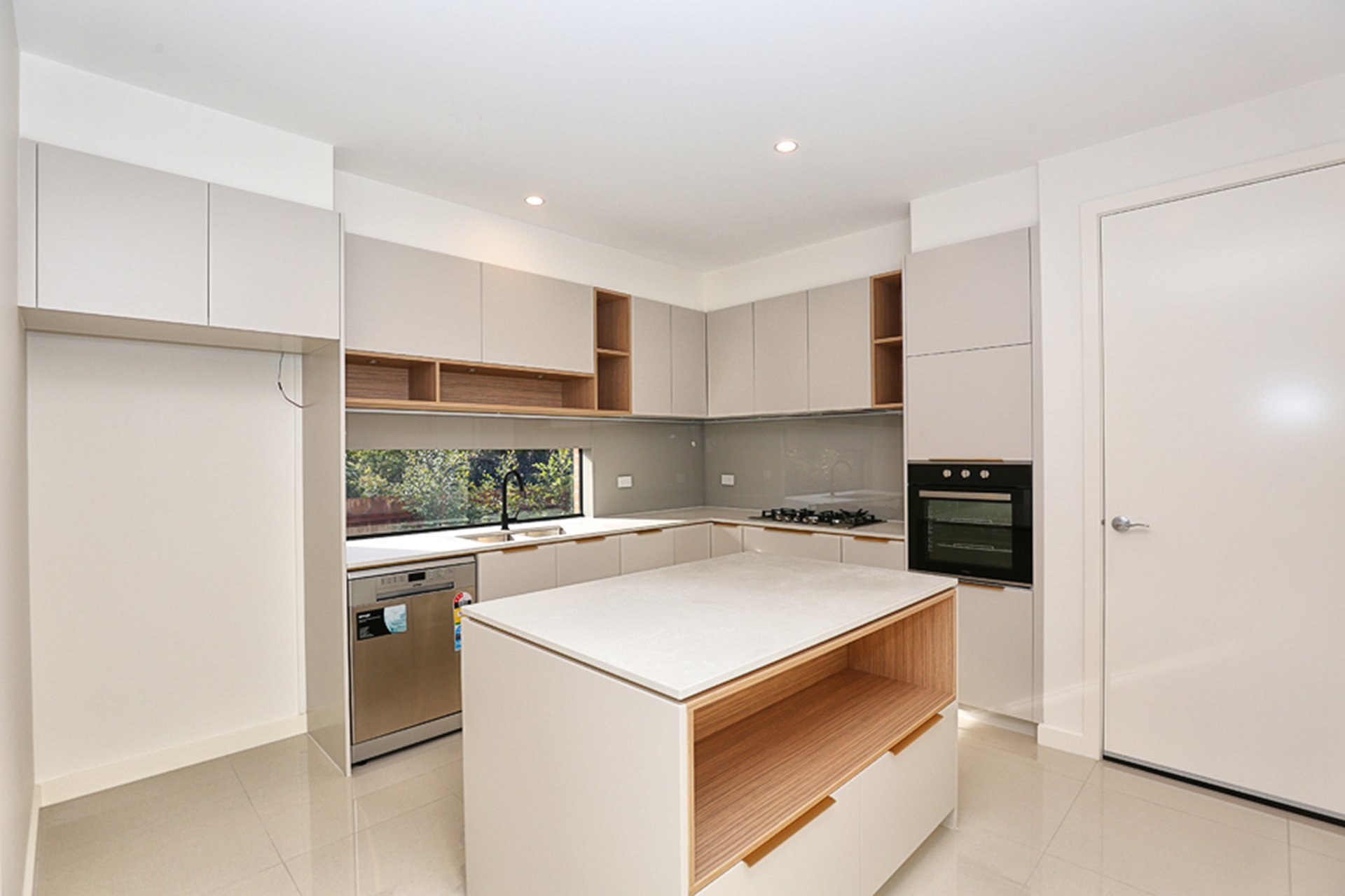 3/3 Roderick Street, Doncaster East image 3