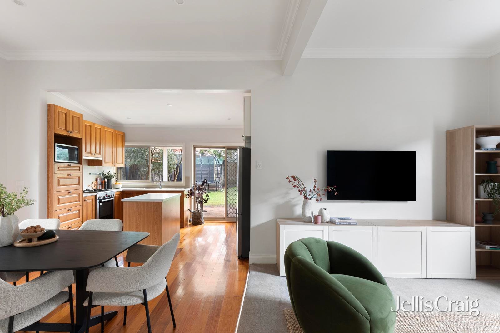 33 Rossmoyne Street, Thornbury image 5