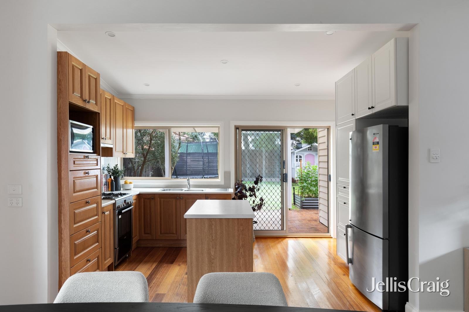 33 Rossmoyne Street, Thornbury image 7